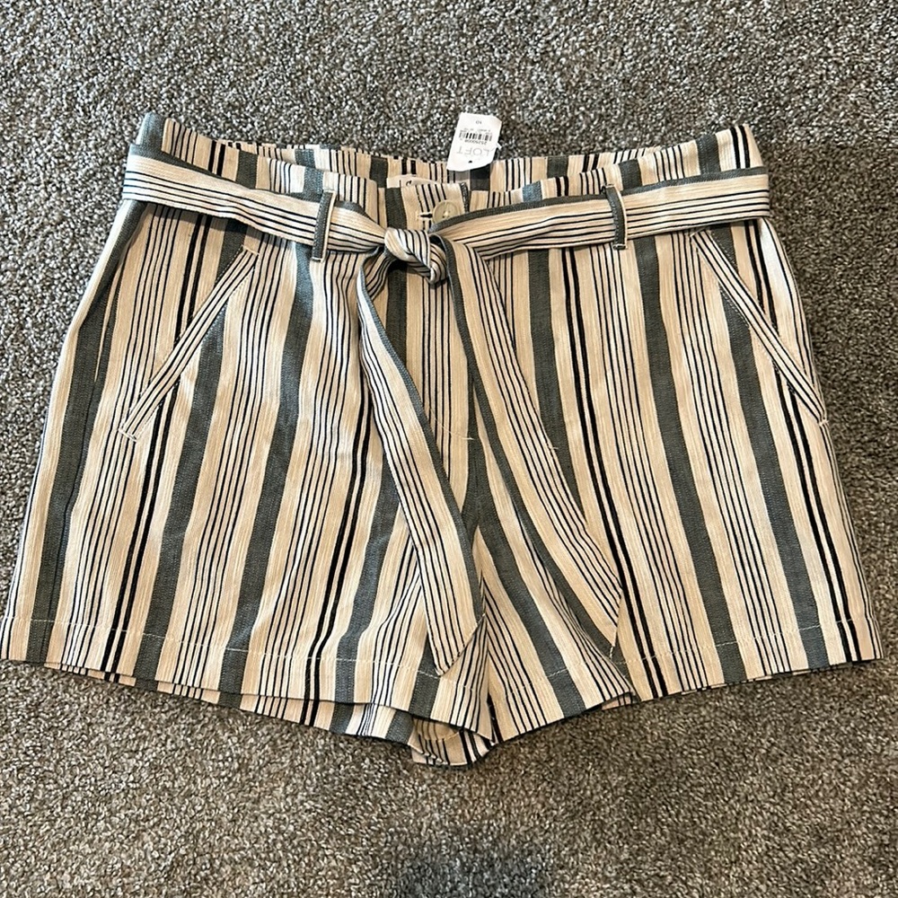 NWT Loft size 10 navy and cream striped Shorts with tie belt and pockets